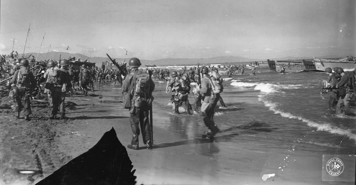 Soldiers, guns and equipment of the 37th Infantry Division pour ashore during the American landing on Lingayen Gulf, Luzon, Philippine Islands, Jan. 9, 1945. 