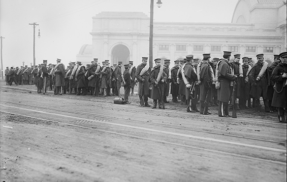 Members of the Ohio National Guard are shown lining up to march in President Theodore Roosevelt’s inaugural parade on March 6, 1905.