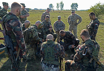 Serbian Armed Forces infantrymen join with Hungarian army infantrymen to conduct Exercise Neighbors 2015