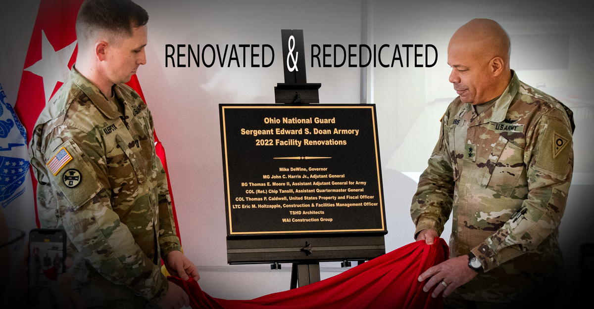 Maj. Gen. John C. Harris Jr. and Capt. Daivd W. Klepcyk unveil a plaque.