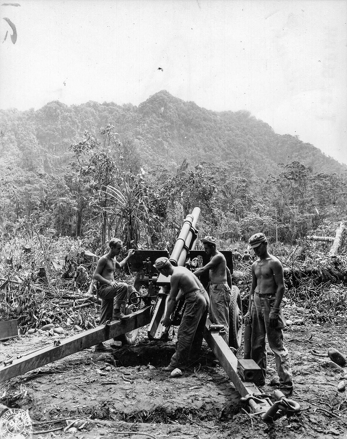 Soldiers load howitzer.