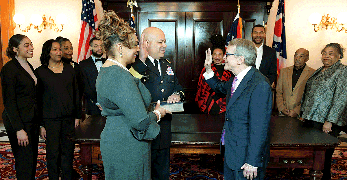 Brig. General John C. Harris, Jr. takes oath from Governor DeWine.