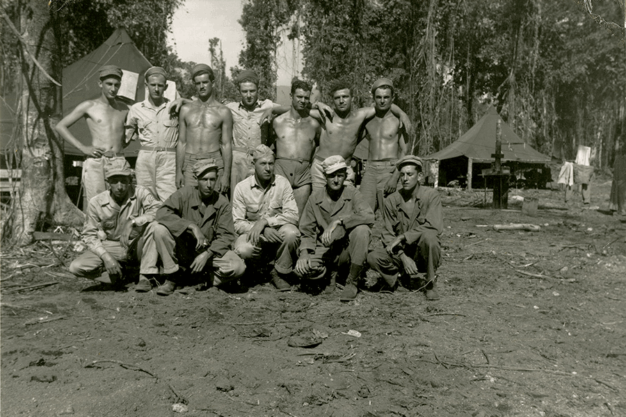 Soldiers in group photo.