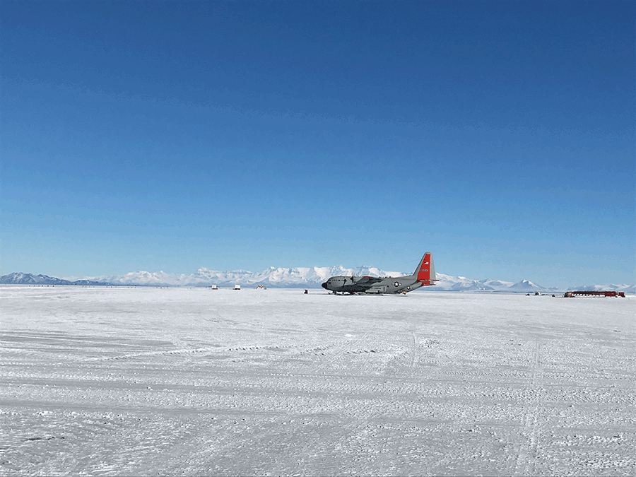 National Guard aircraft landed in Antartica