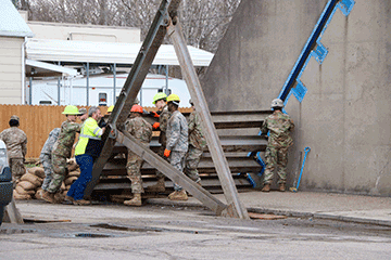 Guard erecting metal structure for floodgate
