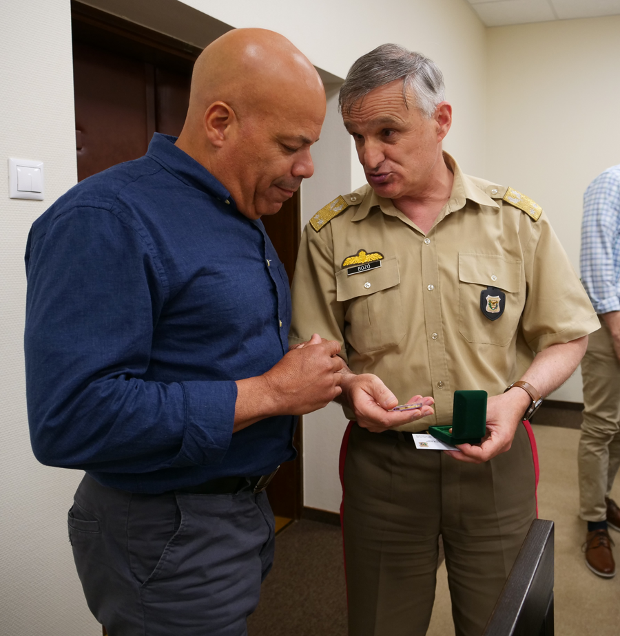 Maj. Gen. John C. Harris Jr. exchanges military challenge coins with Maj. Gen. Tibor Bozó.